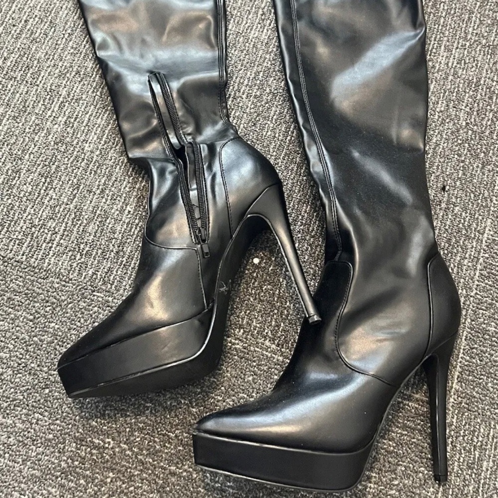 Zaire Tall Platform Boots Sz 8.5